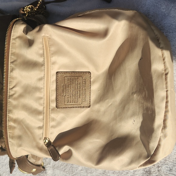 Coach canvas handbag tan and gold - Picture 5 of 9